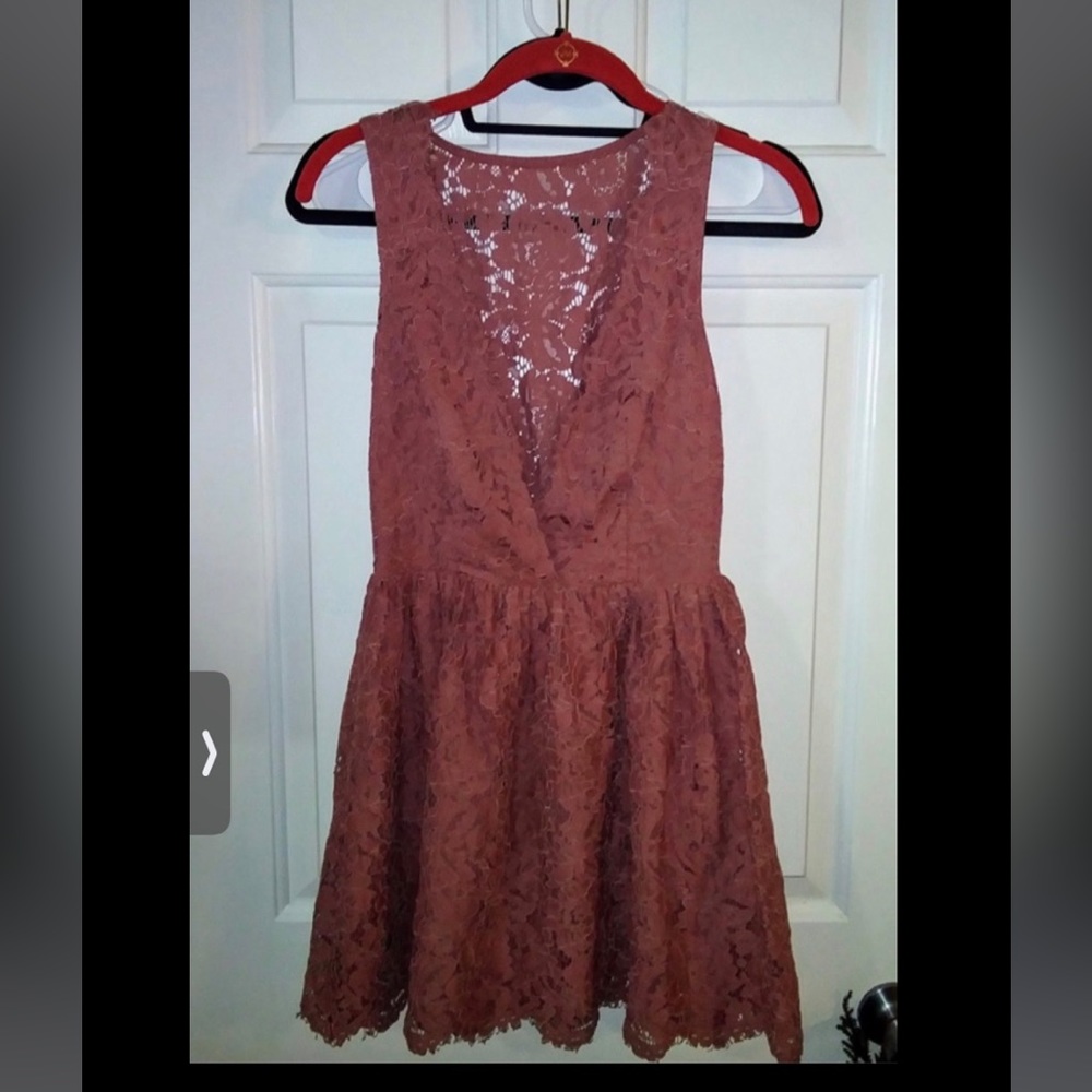 Tobi Dress - Picture 2 of 4
